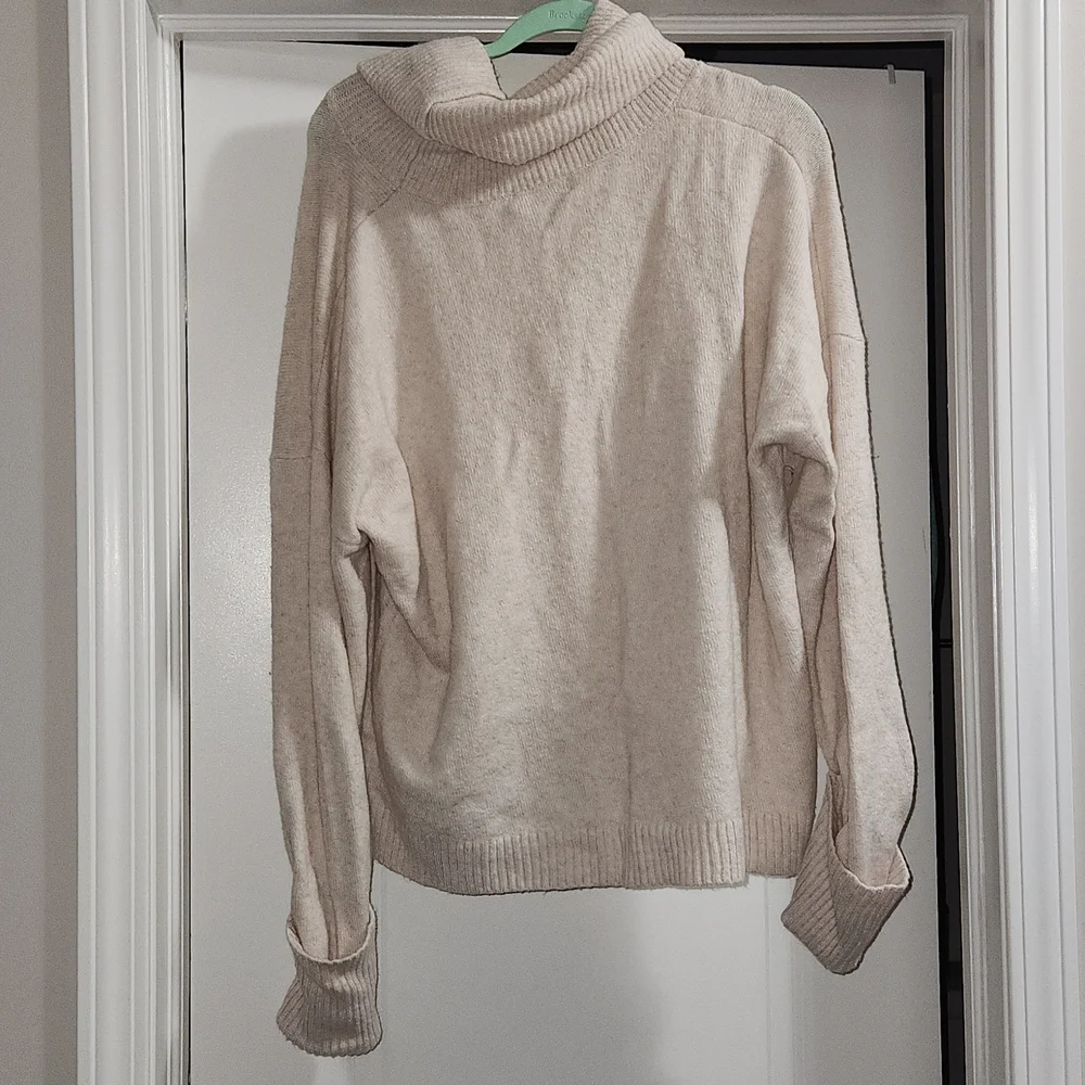 "SOLD"Nwt cream sweater - Picture 2 of 4